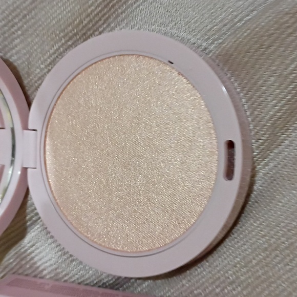 WANDER BEAUTY WANDERESS GLOW Highlighter in After Hours - Picture 4 of 8